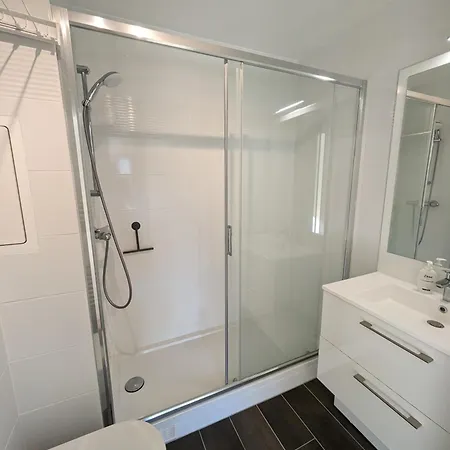 Apartment De Standing Avec Jardin Clamart