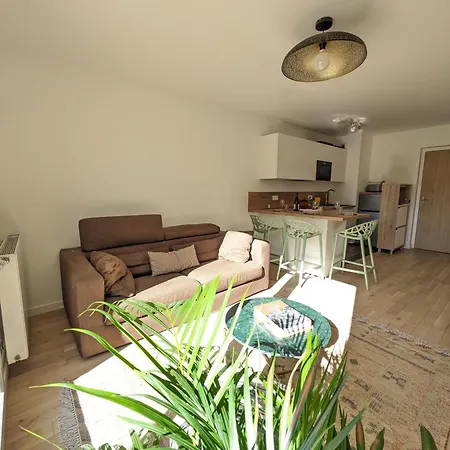 Apartment De Standing Avec Jardin Clamart